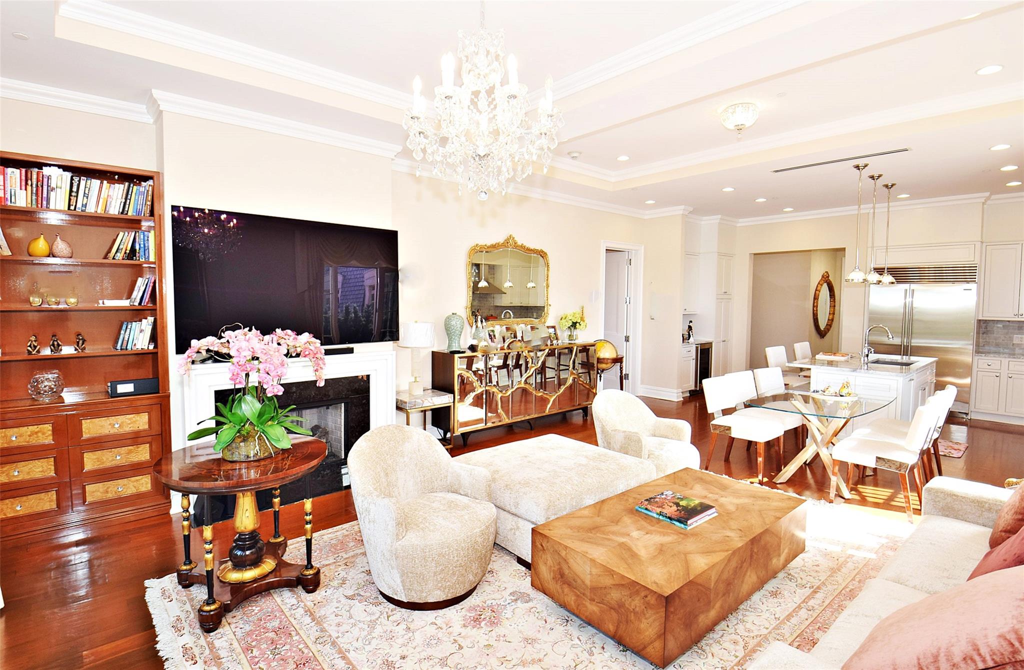 6000 Royal Court 6303
