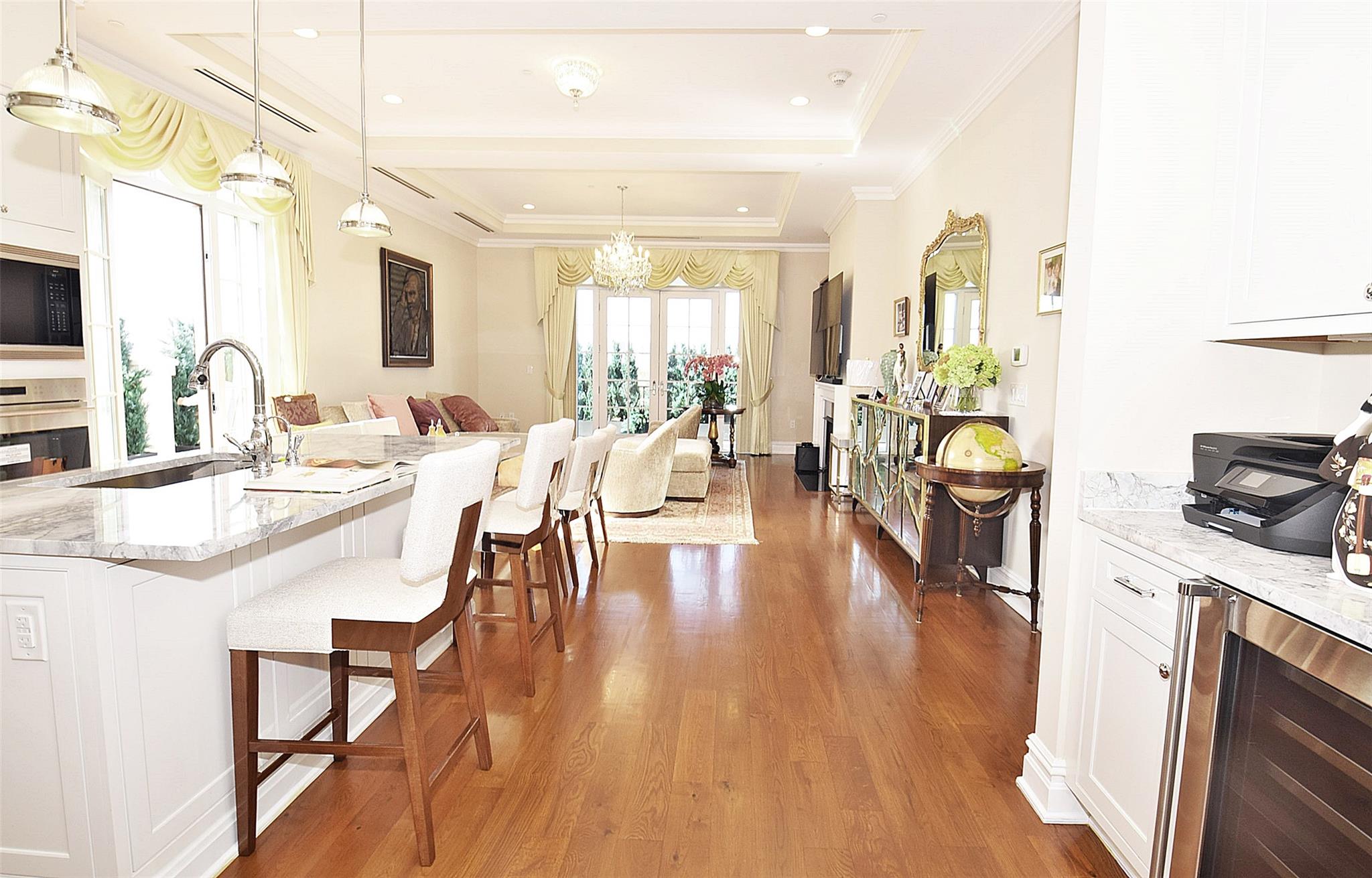 6000 Royal Court 6303