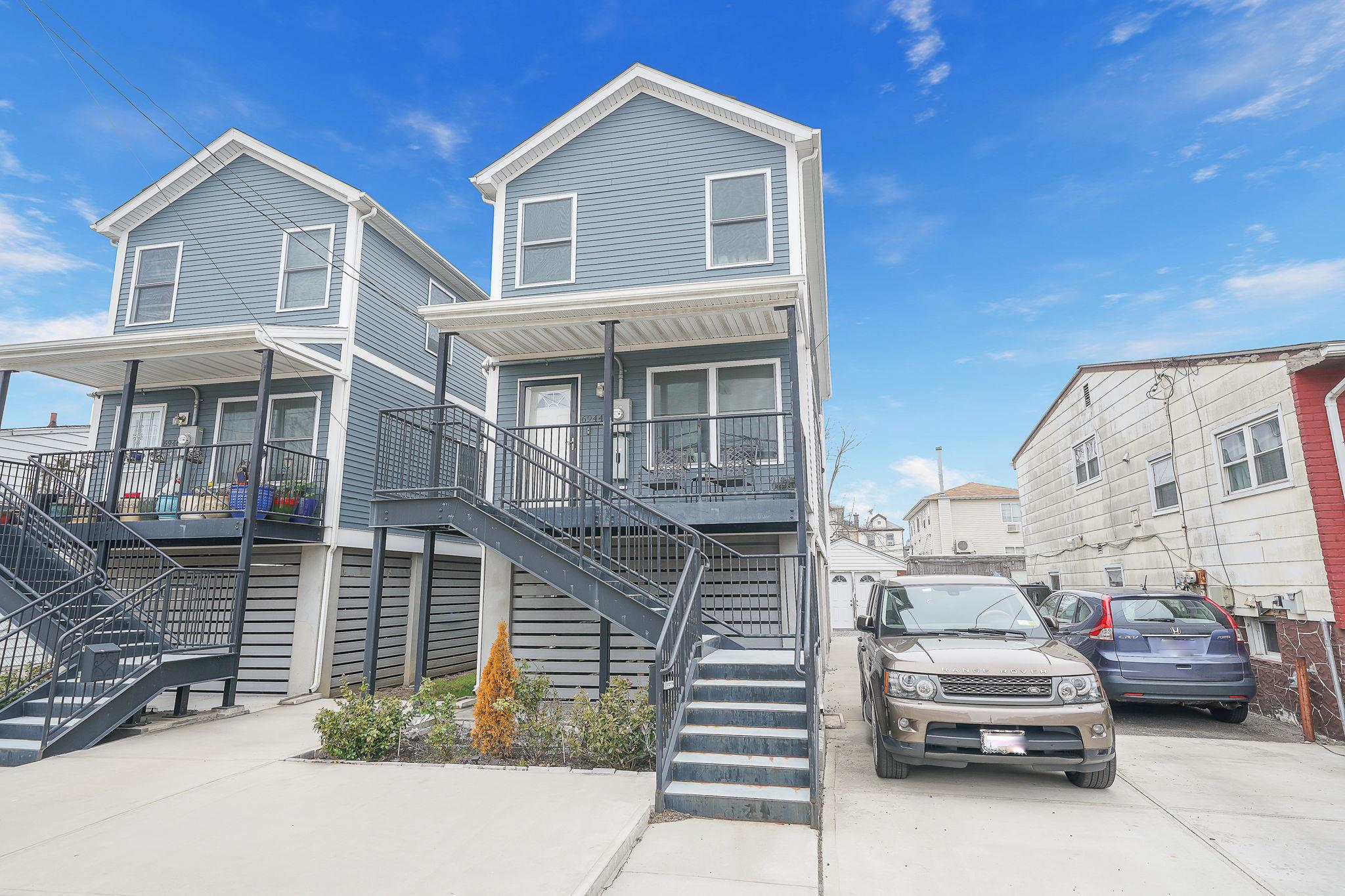 Burchell Avenue, Arverne, Queens, NY - 3 Bedrooms  
2 Bathrooms  
6 Rooms - 