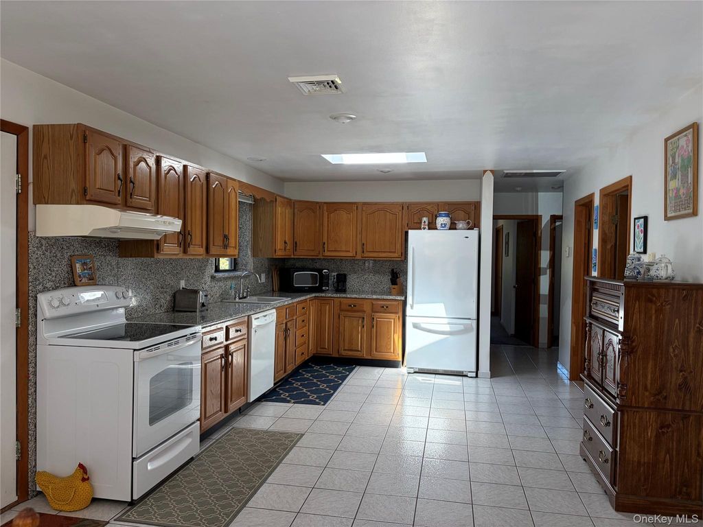 Photo of 94 Gina Lane, Smallwood, NY 12778 (MLS # 999364)