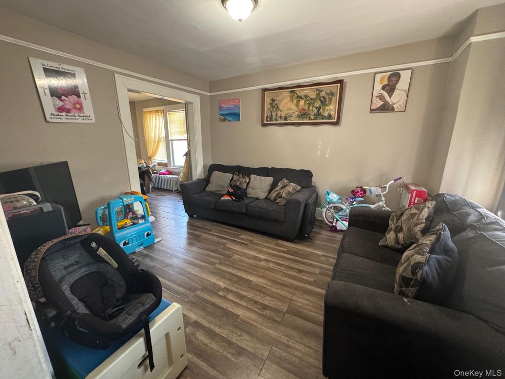 Photo of 37 Maple Avenue, Hempstead, NY 11550 (MLS # 946325)