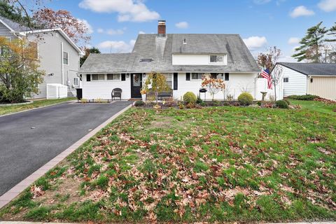 43 Ribbon Lane Wantagh NY 11793