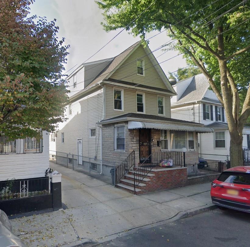 Rental Property at 105 Avenue, Jamaica, Queens, NY - Bedrooms: 3 
Bathrooms: 1 
Rooms: 7  - $3,777 MO.