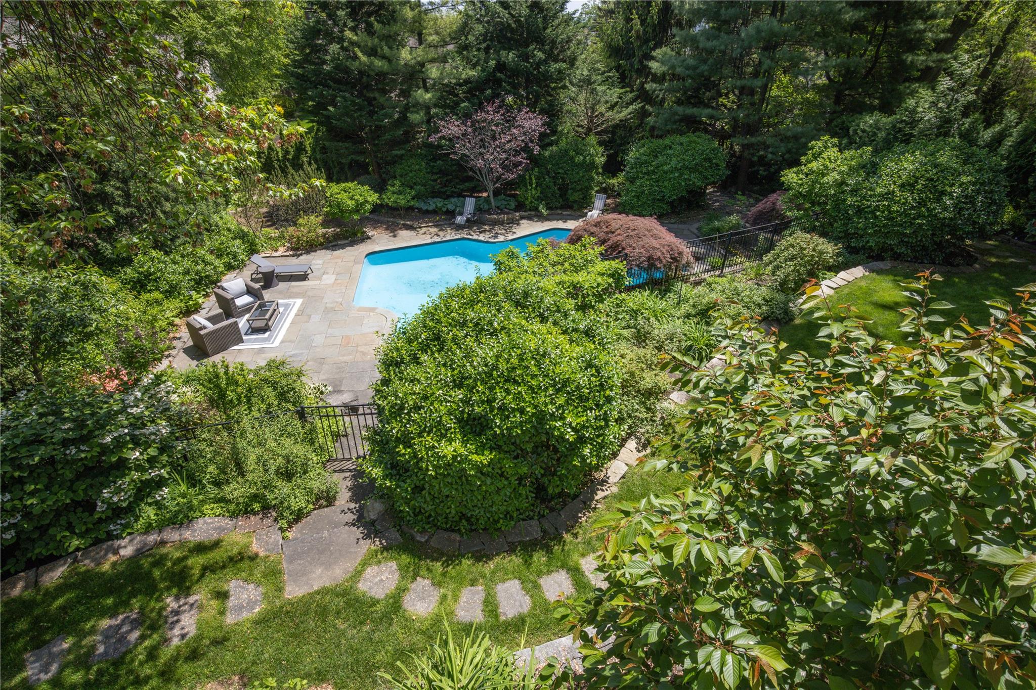 19 Locust Avenue, Larchmont, New York image 16