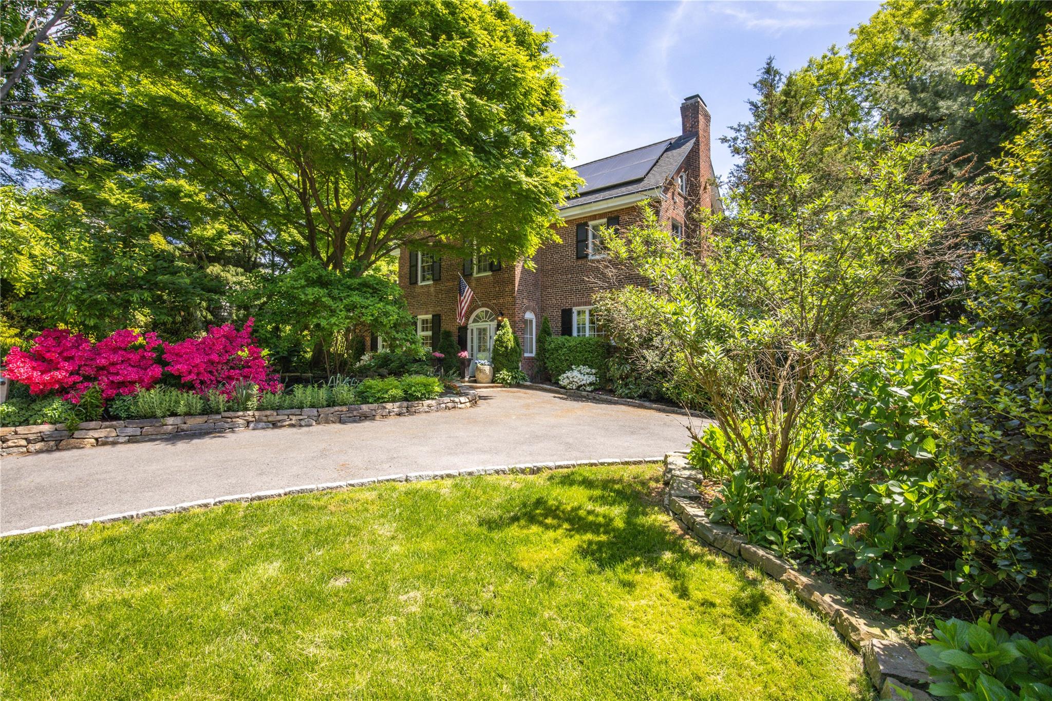 19 Locust Avenue, Larchmont, New York image 1