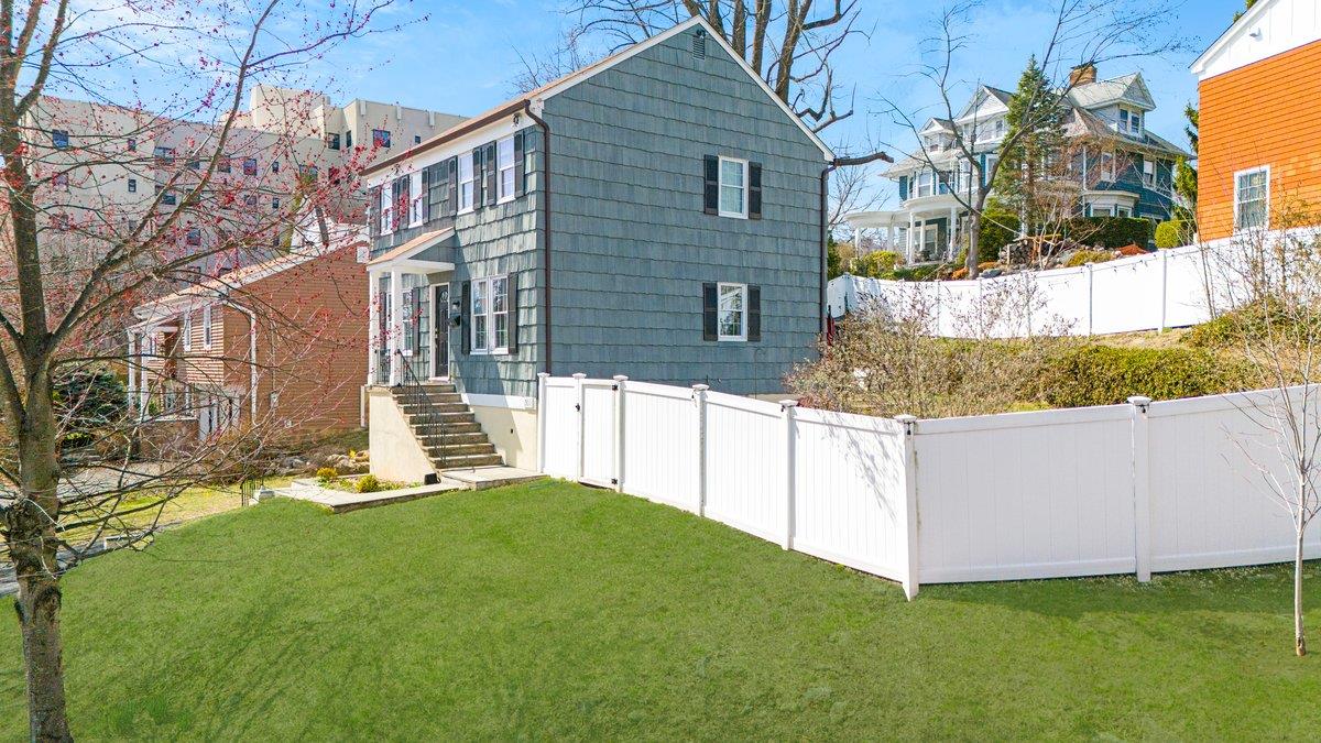 301 Livingston Avenue, Mamaroneck, New York image 2