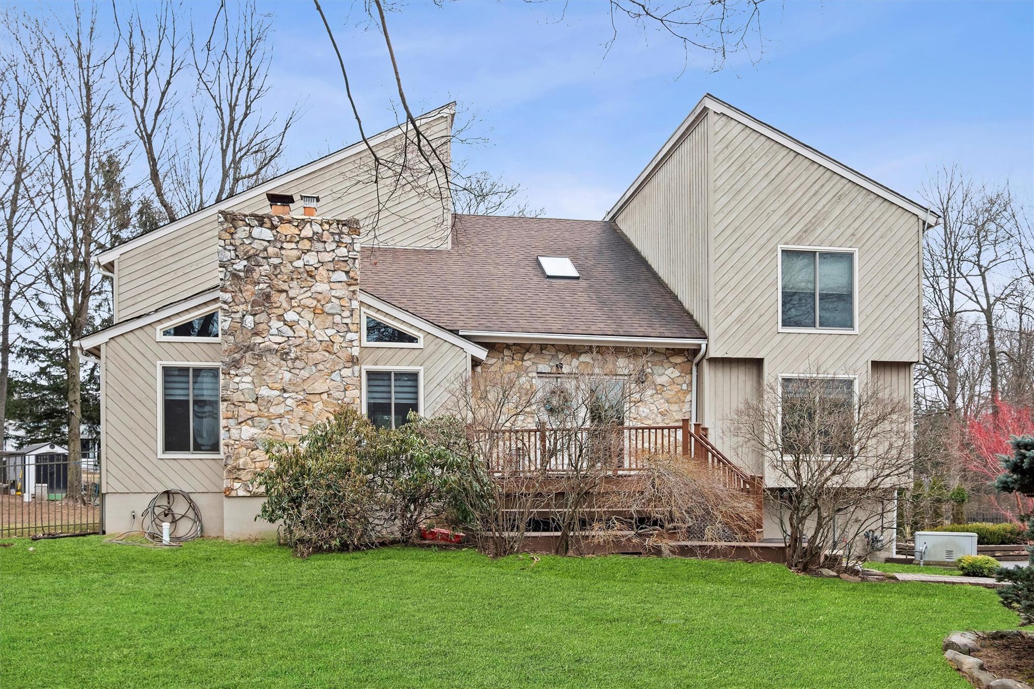 4 Tall Pines Court, West Nyack, New York image 1
