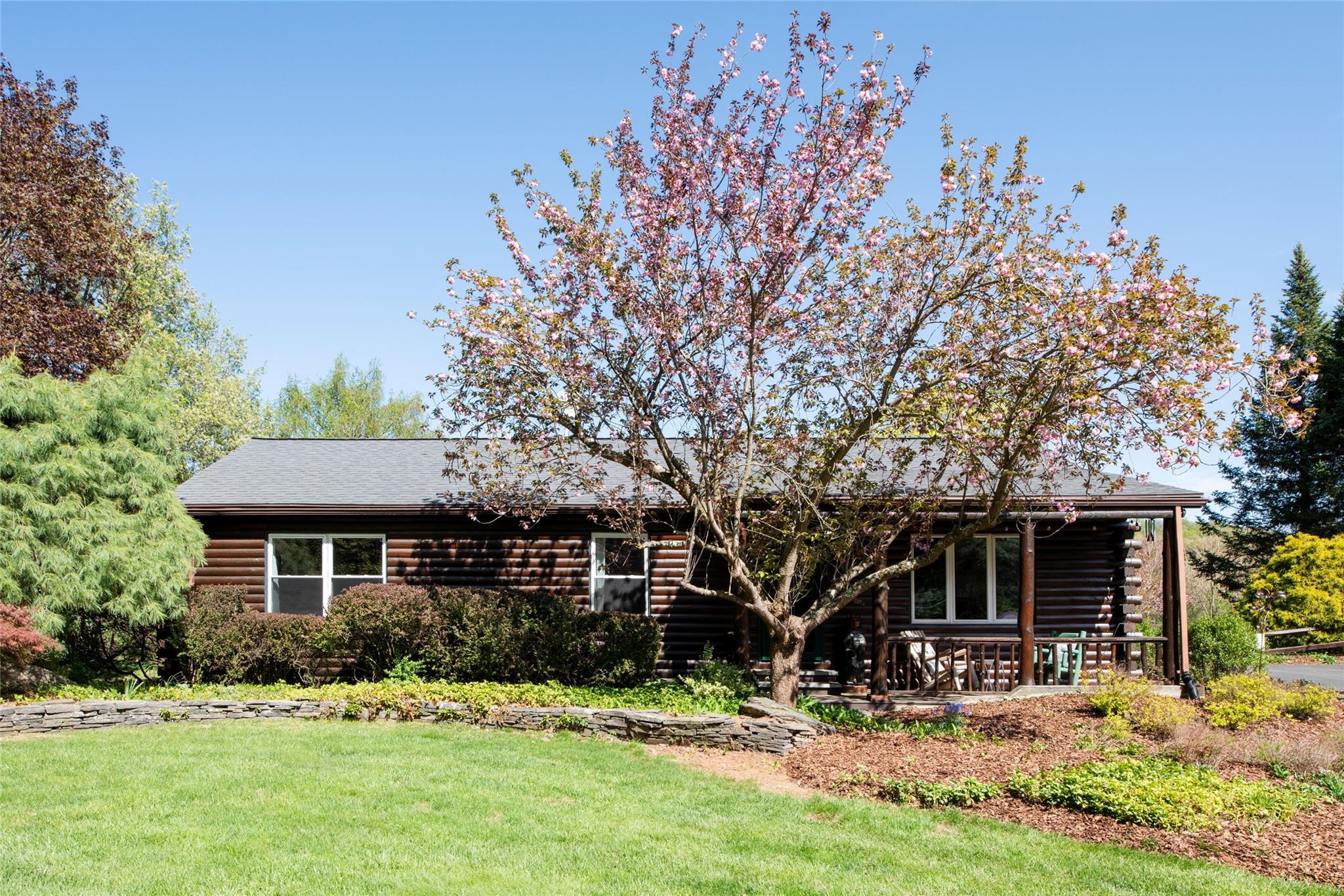 48 Vosburgh Road, Red Hook, New York image 1
