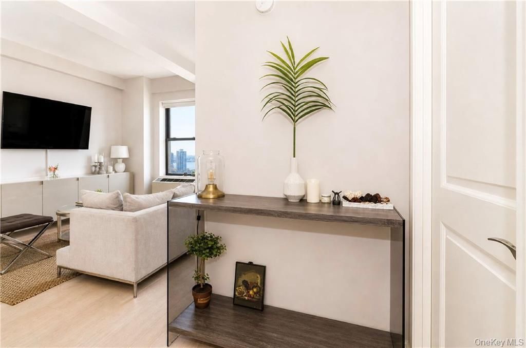 Photo of 20 West Street #40A, New York (Manhattan), NY 10004 (MLS # 997063)