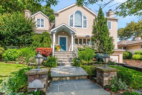 Photo of 144 Broome Avenue, Atlantic Beach, NY 11509 (MLS # 894664)