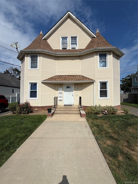 Photo of 10 Fiske Place, Uniondale, NY 11553 (MLS # 1046892)