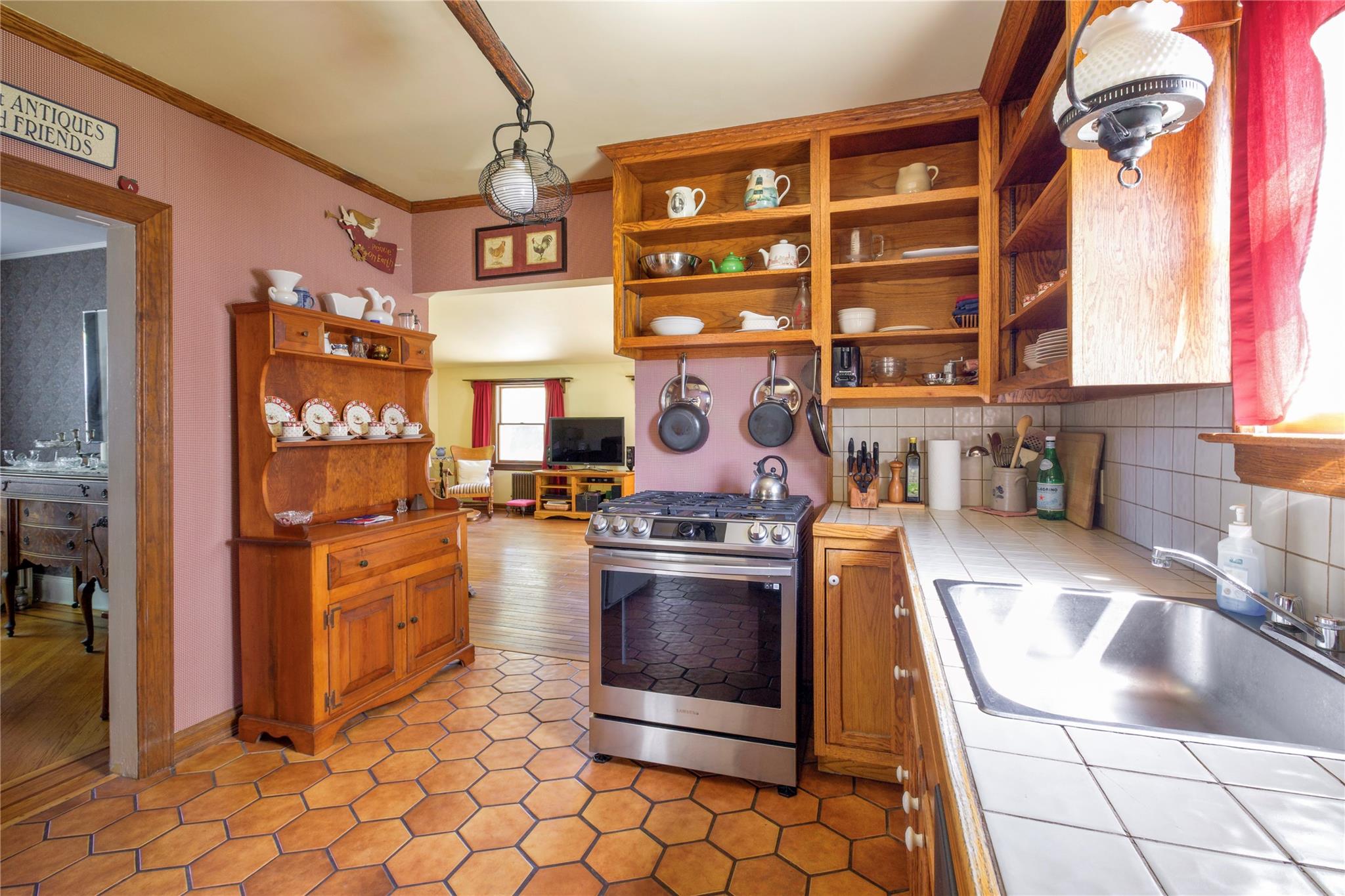 75 W Fairview Avenue, Valley Stream, New York image 6