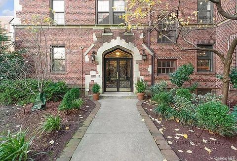 Photo of 68-20 Burns Street #B2, Forest Hills, NY 11375 (MLS # 961831)