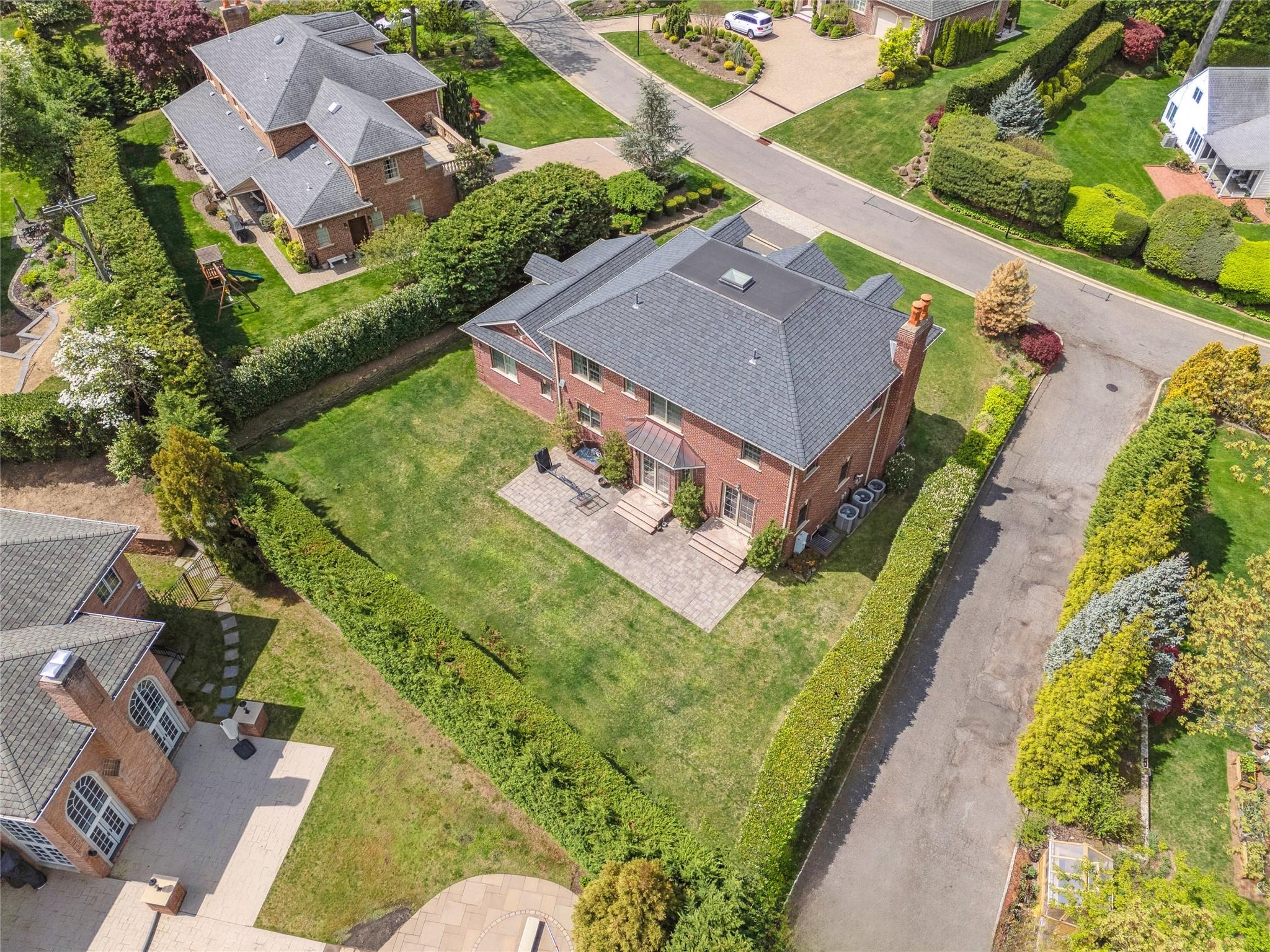 16 Winchester Drive, Manhasset, New York image 39
