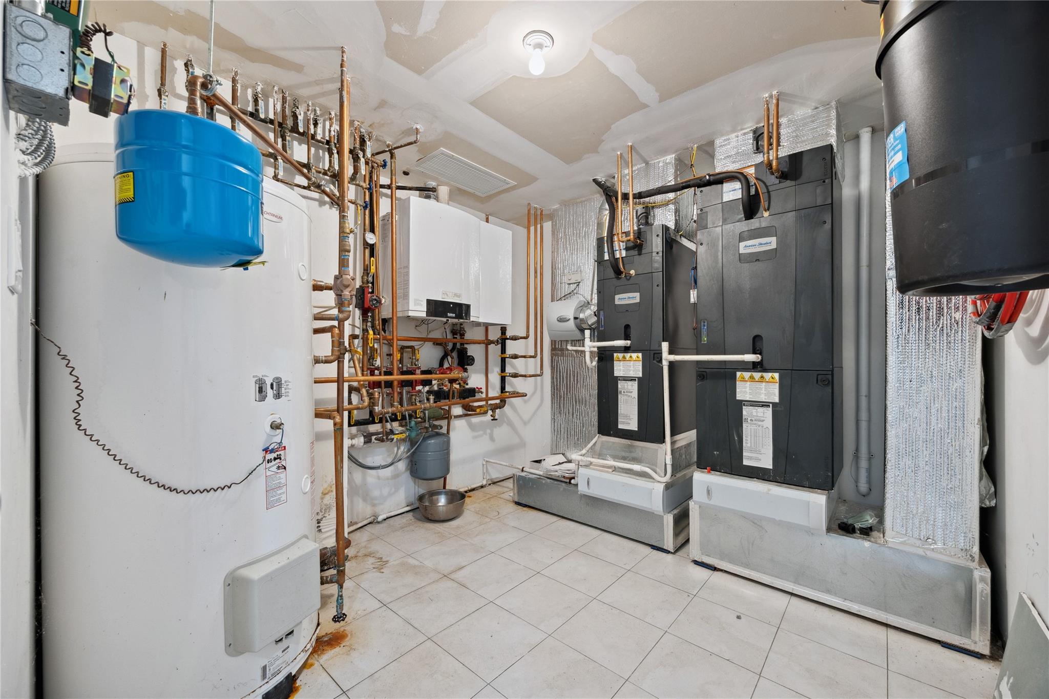 16 Winchester Drive, Manhasset, New York image 37