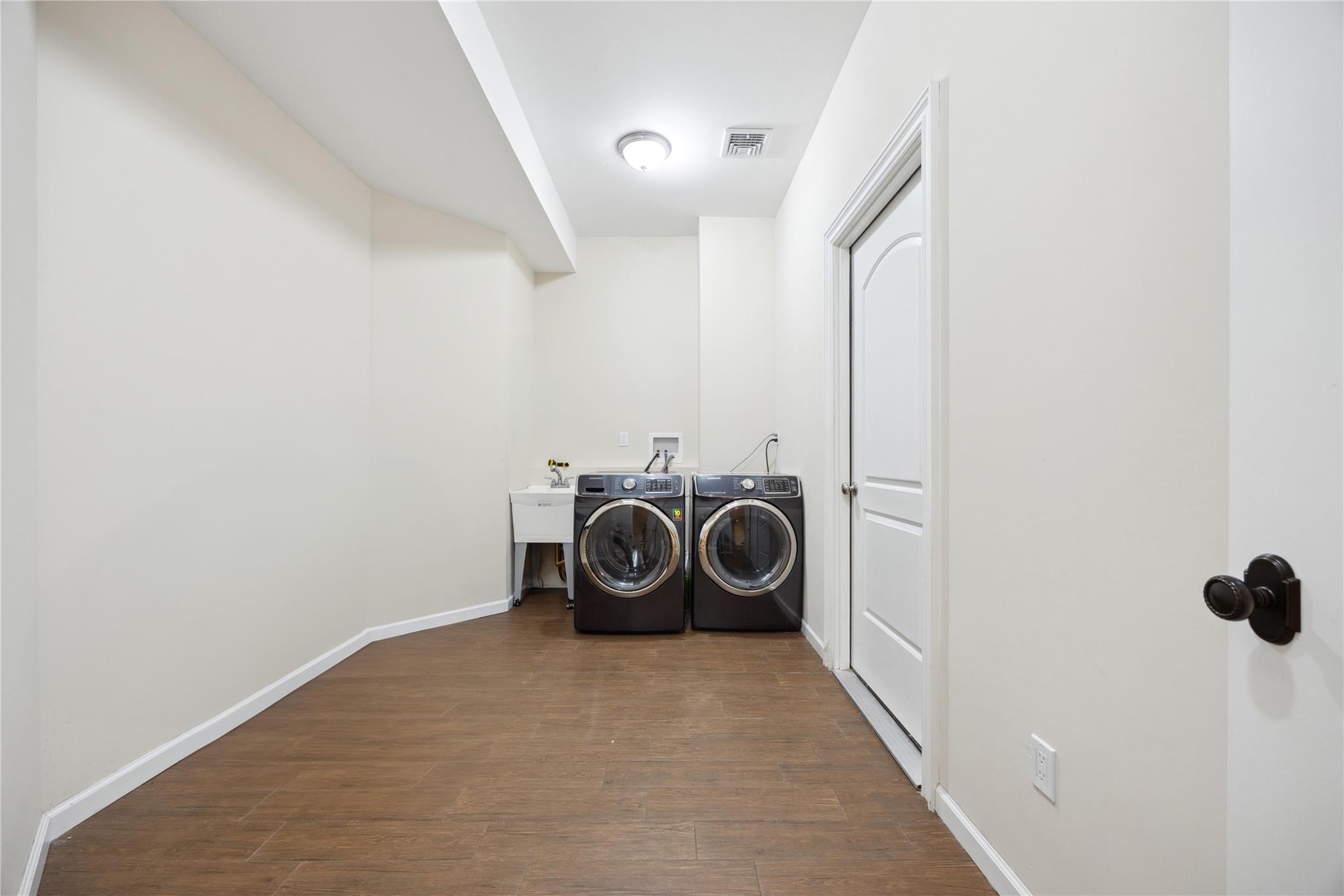 16 Winchester Drive, Manhasset, New York image 34