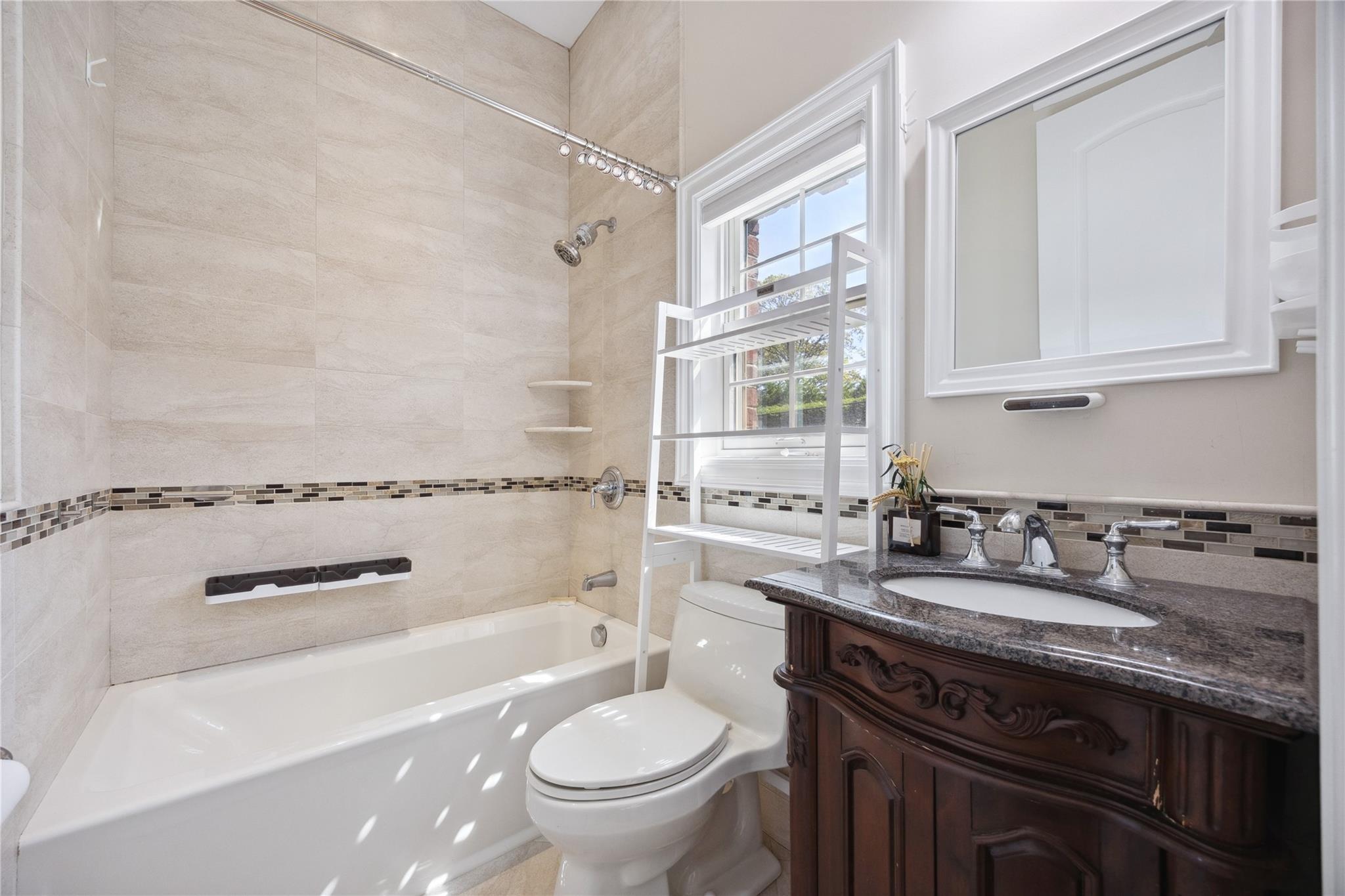 16 Winchester Drive, Manhasset, New York image 20