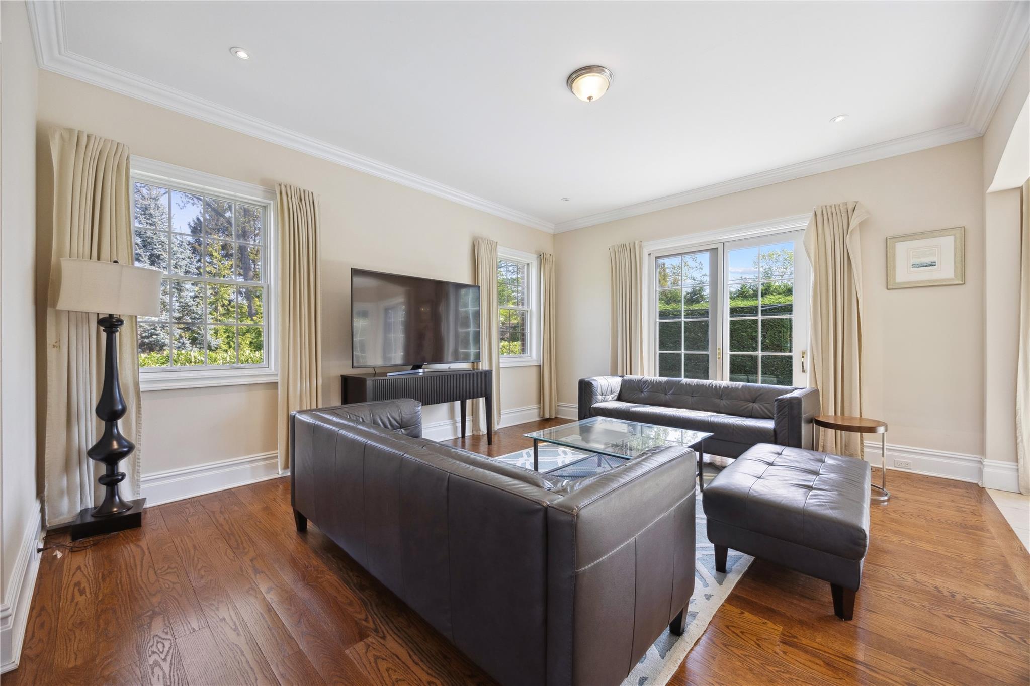 16 Winchester Drive, Manhasset, New York image 18