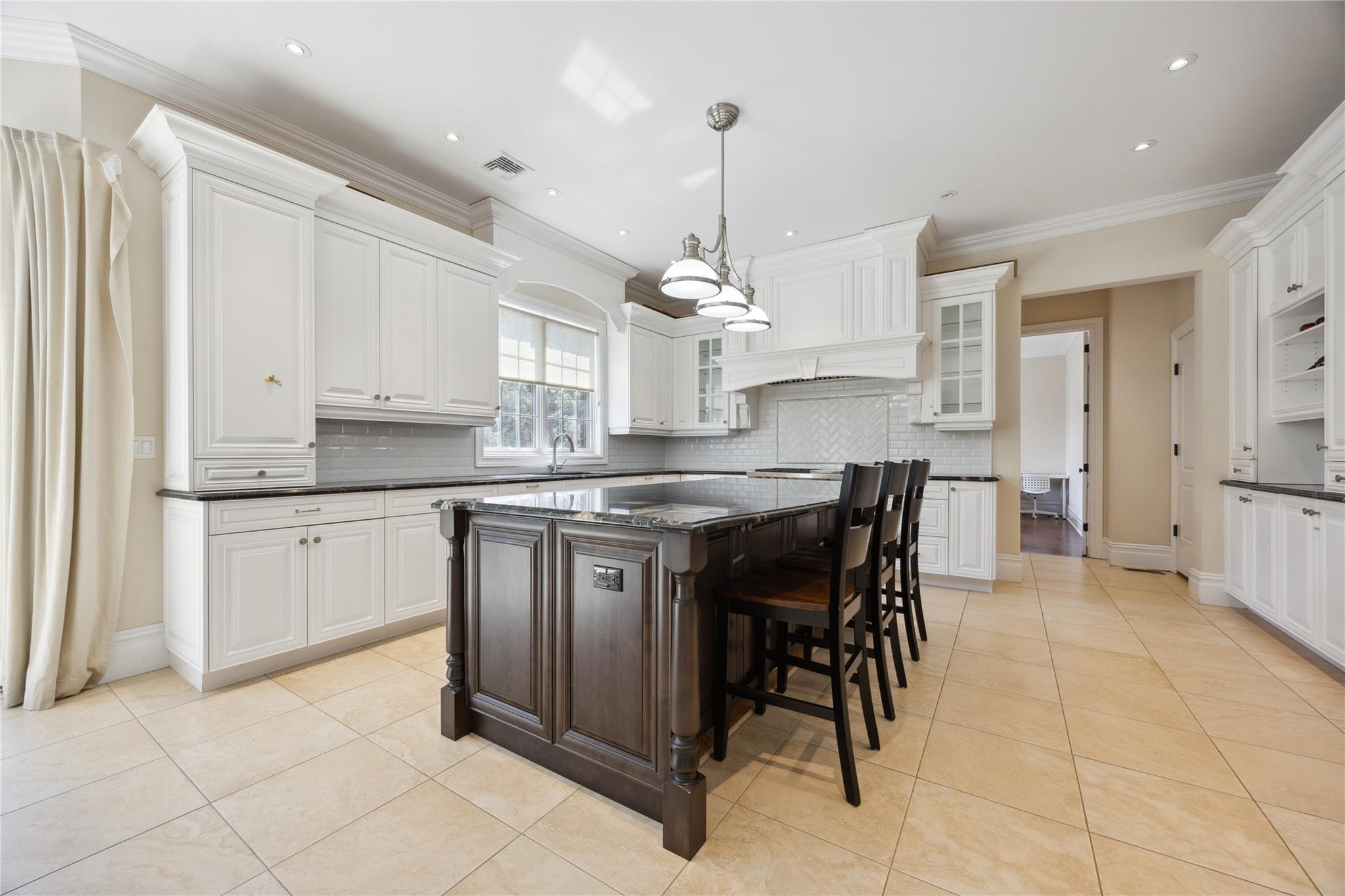 16 Winchester Drive, Manhasset, New York image 13