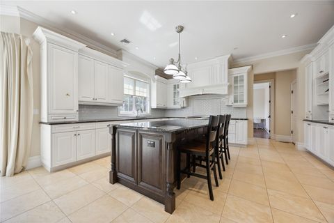 16 Winchester Drive Manhasset NY 11030