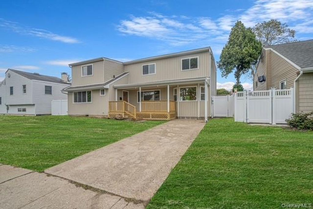 Photo of 5 Cheryl Lane, North Babylon, NY 11703 (MLS # 1000473)