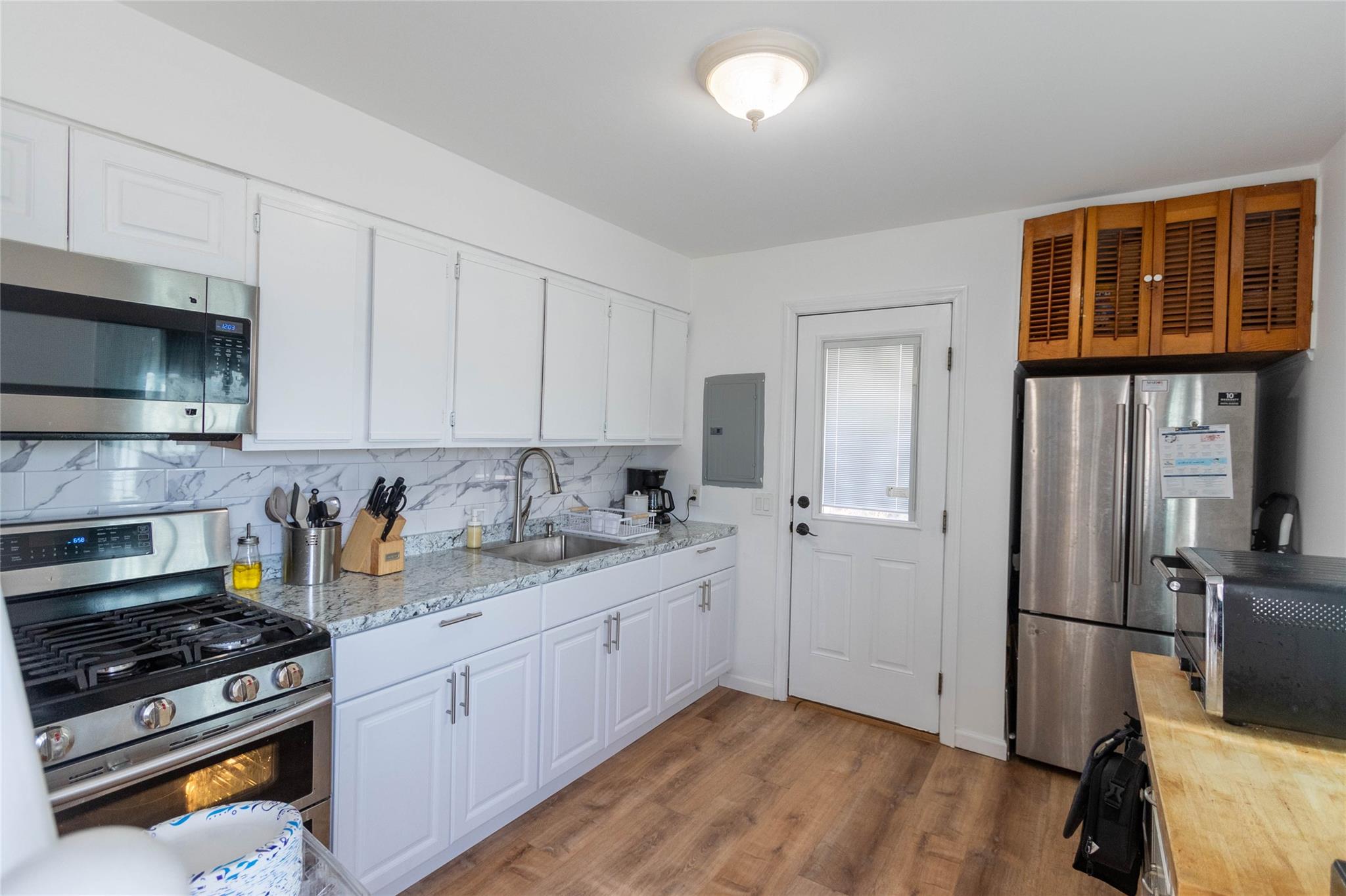 11 Peacock Lane, Levittown, New York image 8