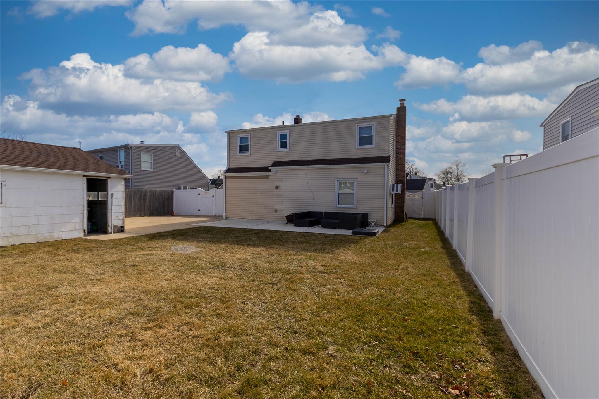 11 Peacock Lane, Levittown, New York image 6