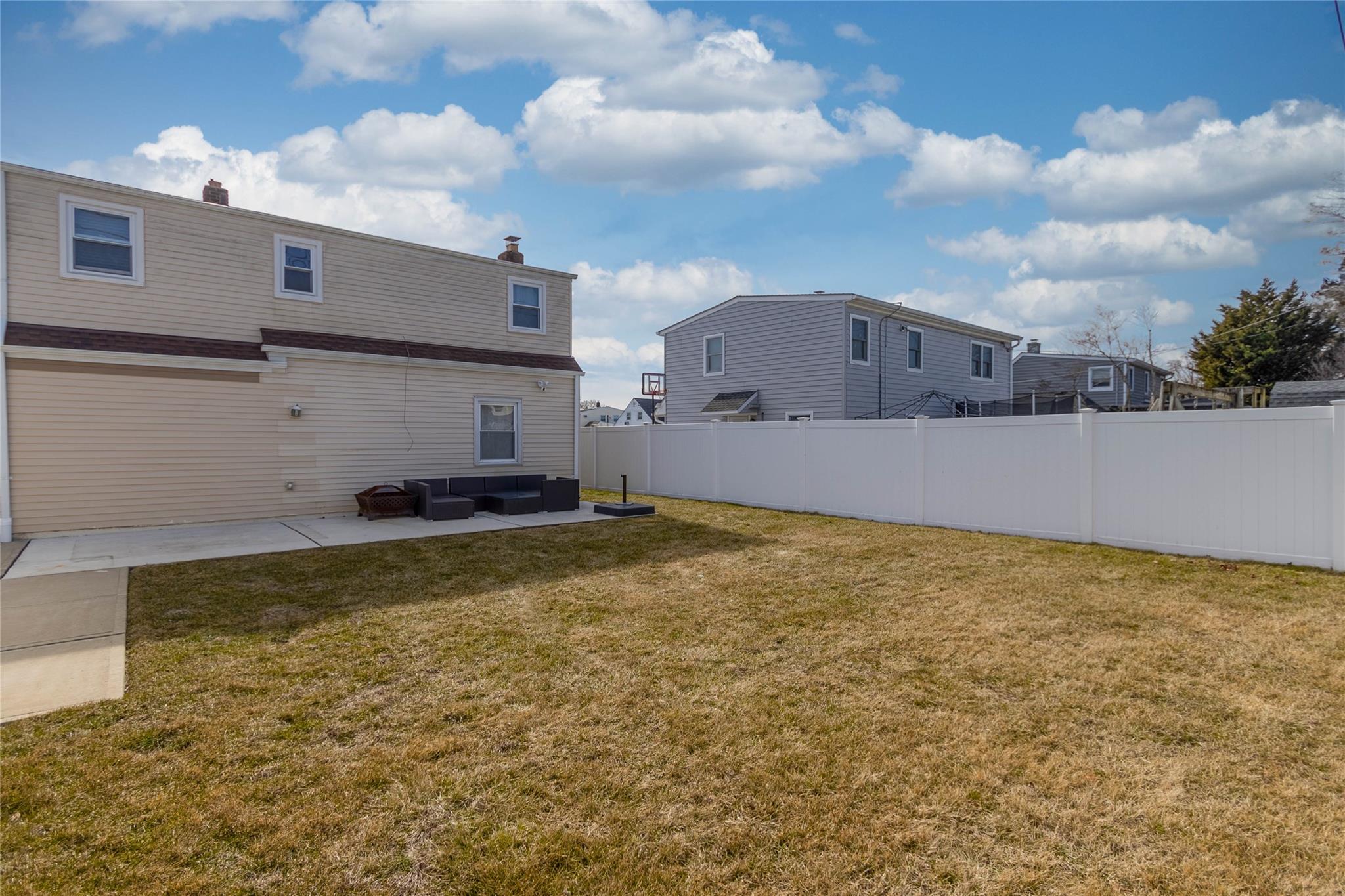 11 Peacock Lane, Levittown, New York image 5