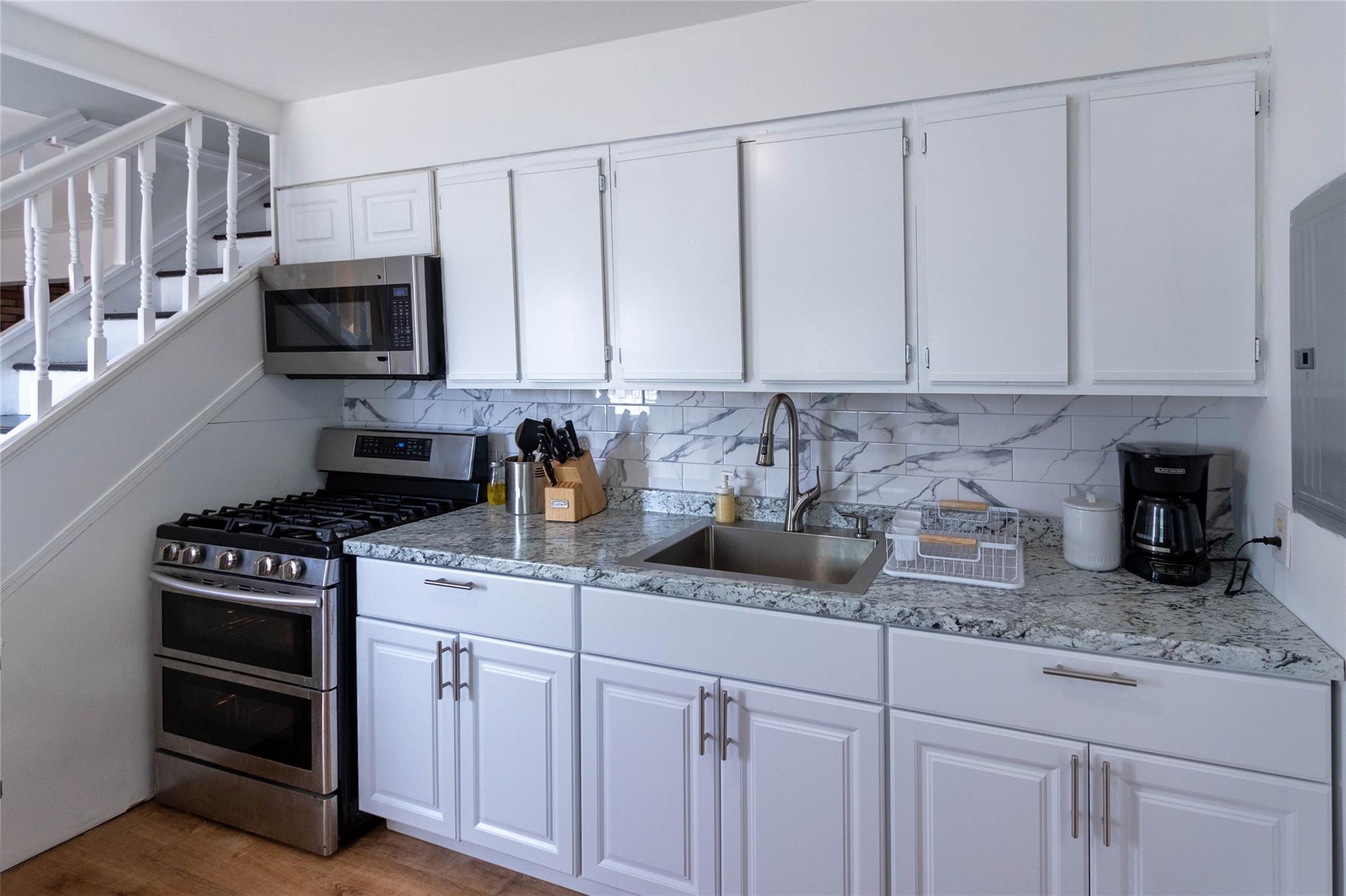 11 Peacock Lane, Levittown, New York image 9