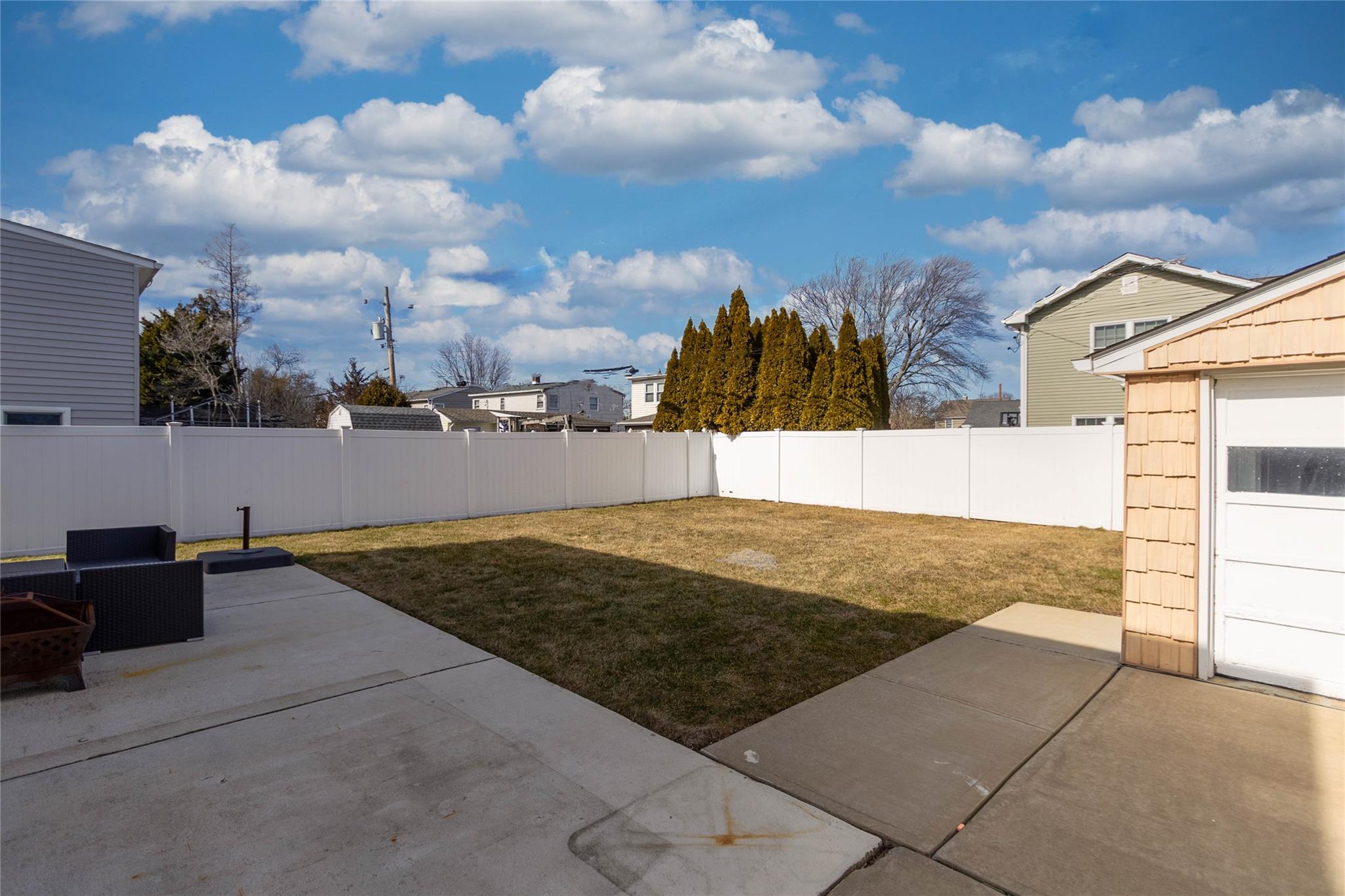 11 Peacock Lane, Levittown, New York image 4