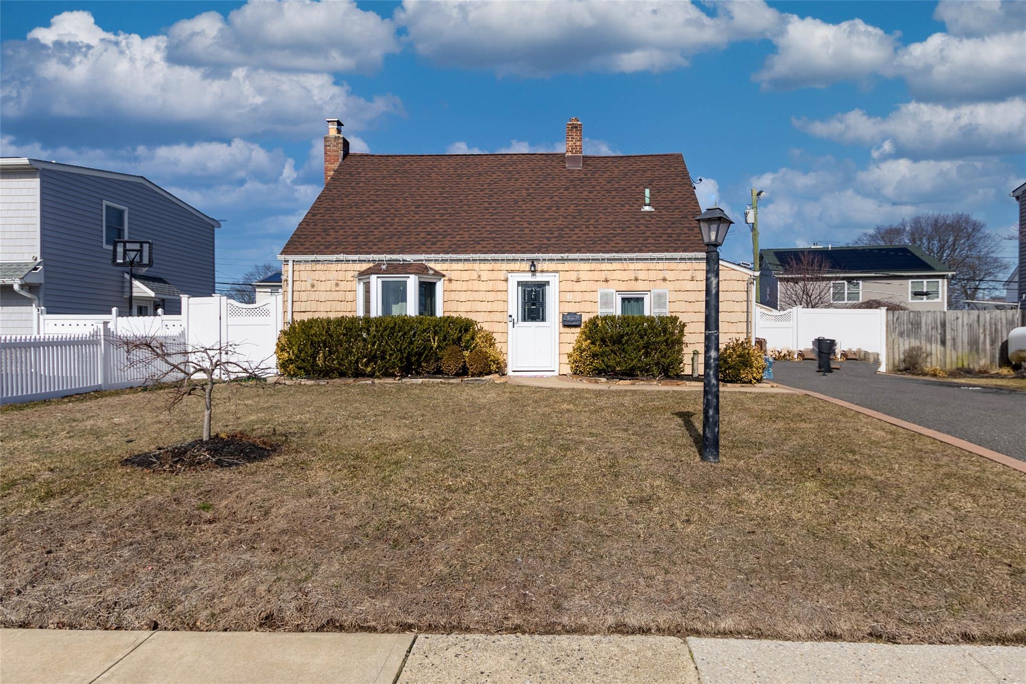 11 Peacock Lane, Levittown, New York image 1