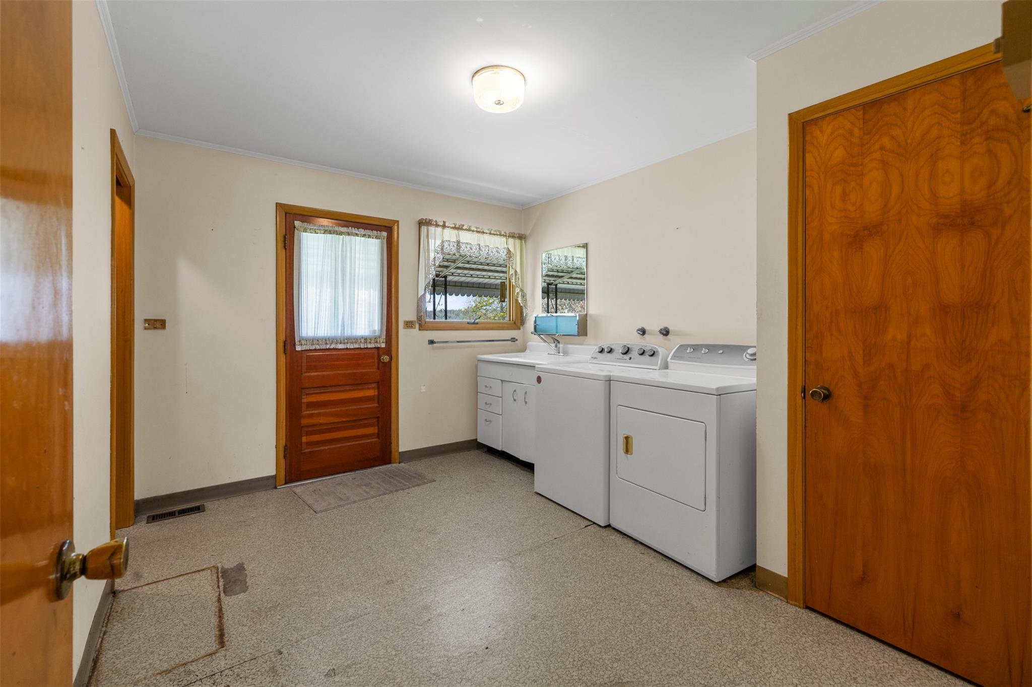 596 Glenwood Road, Pine Island, New York image 14