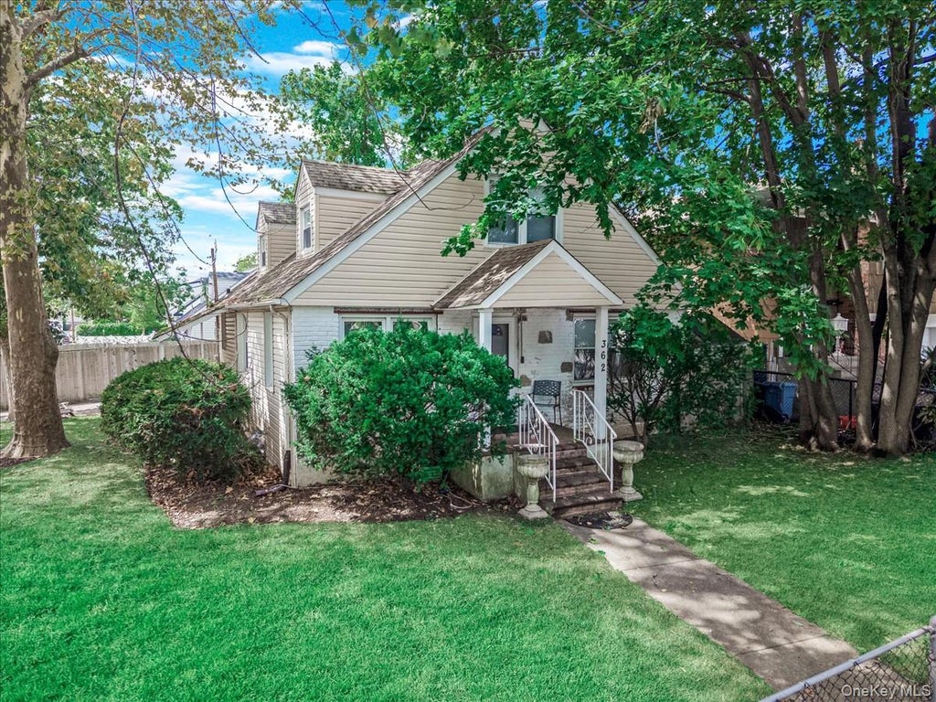 Photo of 362 Langdon Boulevard, Rockville Centre, NY 11570 (MLS # 1065964)