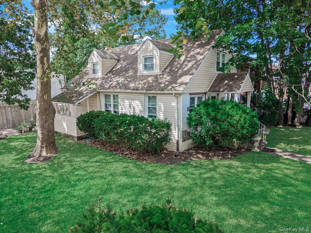 Photo of 362 Langdon Boulevard, Rockville Centre, NY 11570 (MLS # 1065964)