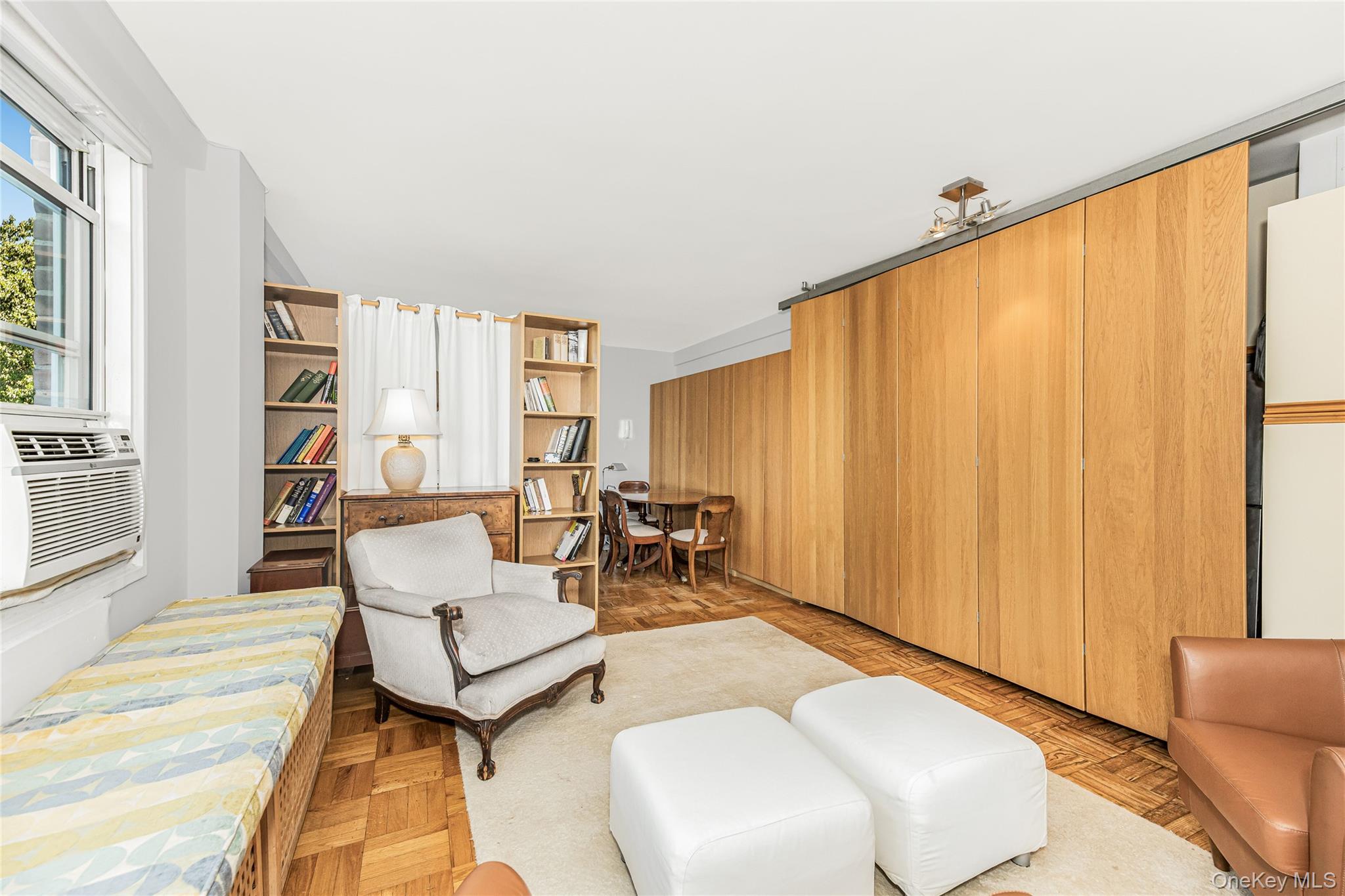 3935 Blackstone Avenue 4K
