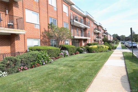 Photo of 85 S CENTRE AVE AVE #B17, Rockville Centre, NY 11570 (MLS # 1046809)