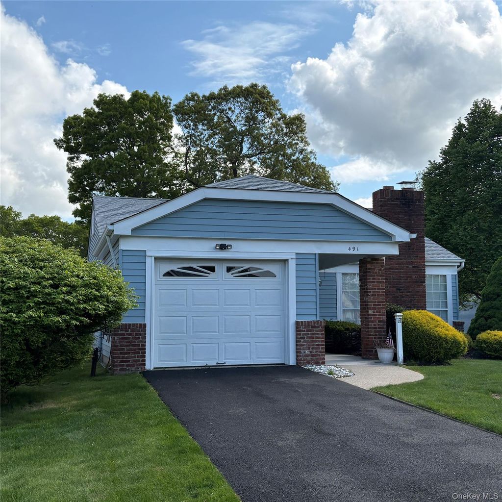Photo of 491 Stratford Lane, Ridge, NY 11961 (MLS # 1000530)