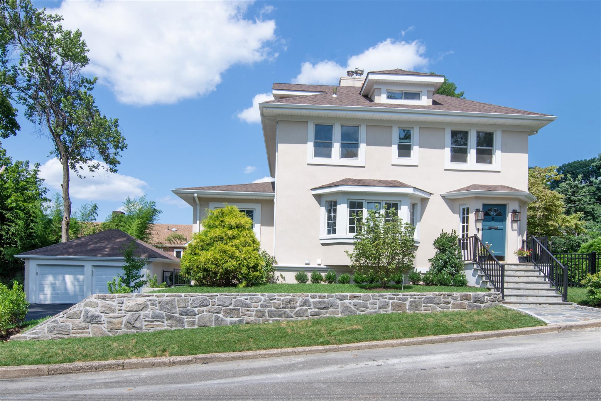 Fairlawn Avenue, Dobbs Ferry, New York - 4 Bedrooms  
5 Bathrooms - 