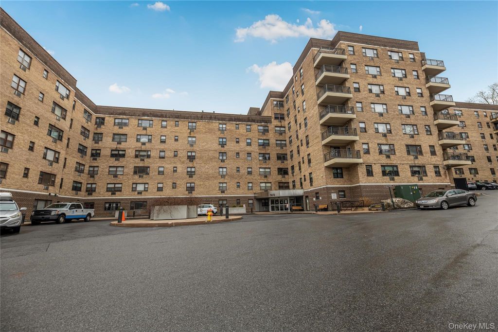 Photo of 505 Central Avenue #104, White Plains, NY 10606 (MLS # 975051)