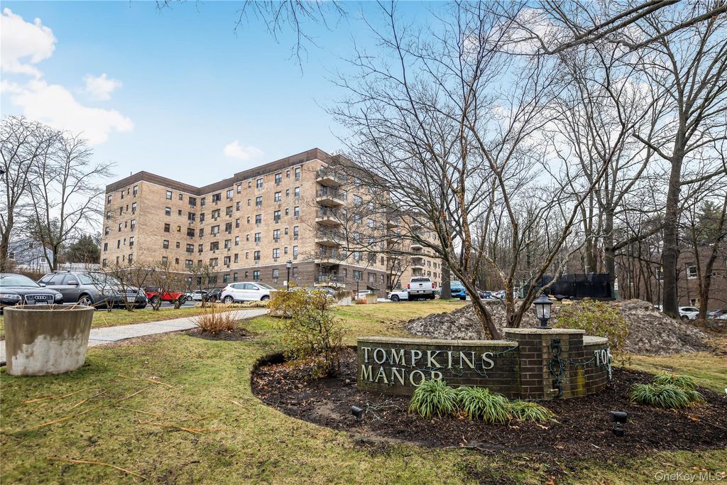 Photo of 505 Central Avenue #104, White Plains, NY 10606 (MLS # 975051)