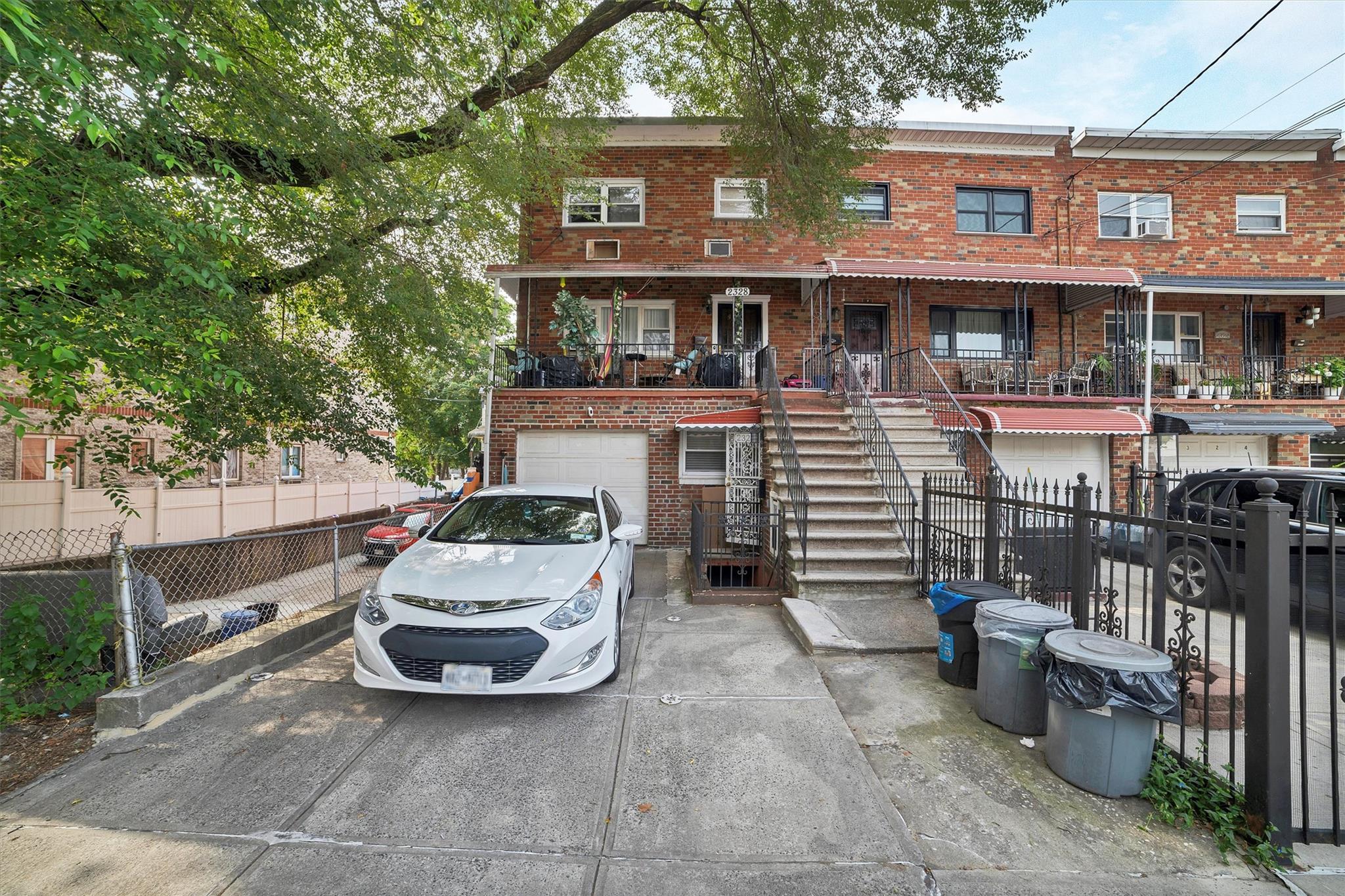 Ellis Avenue, Bronx, New York - 4 Bedrooms  
3 Bathrooms - 