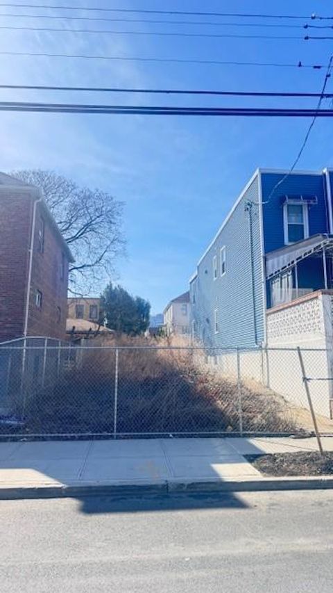 MLS: 840329