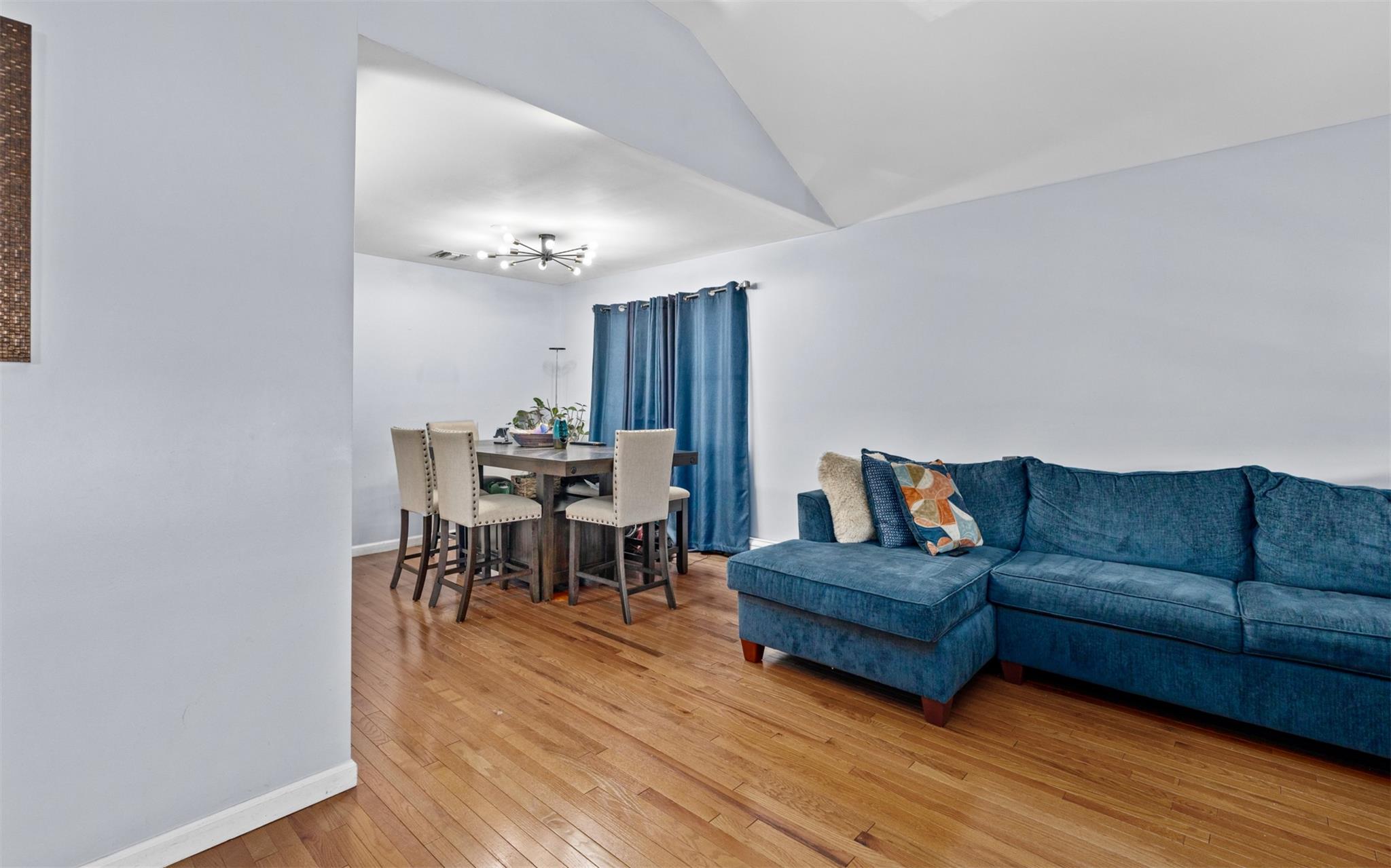 1330 Tanglewood Road, Rockville Centre, New York image 6