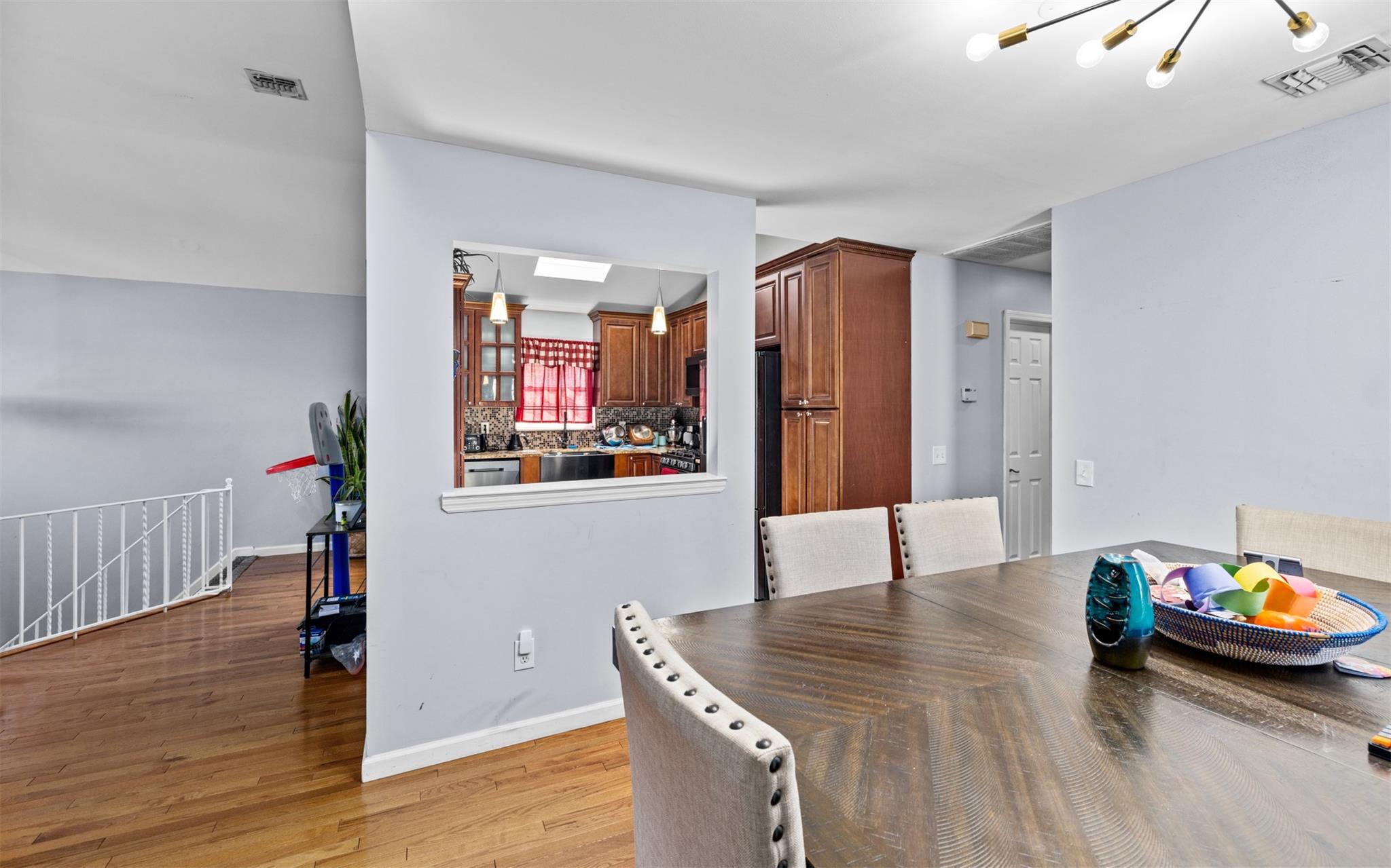 1330 Tanglewood Road, Rockville Centre, New York image 11