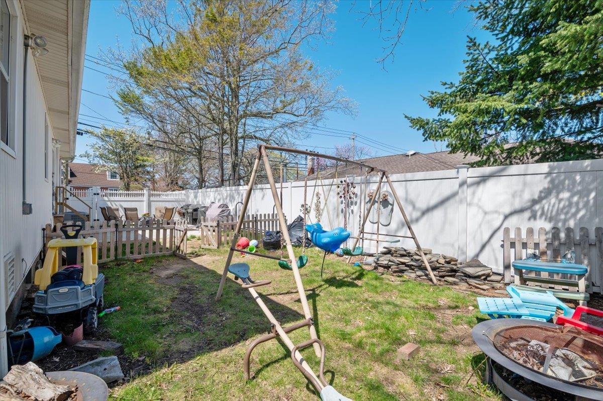 652 Stewart Avenue, Bethpage, New York image 23