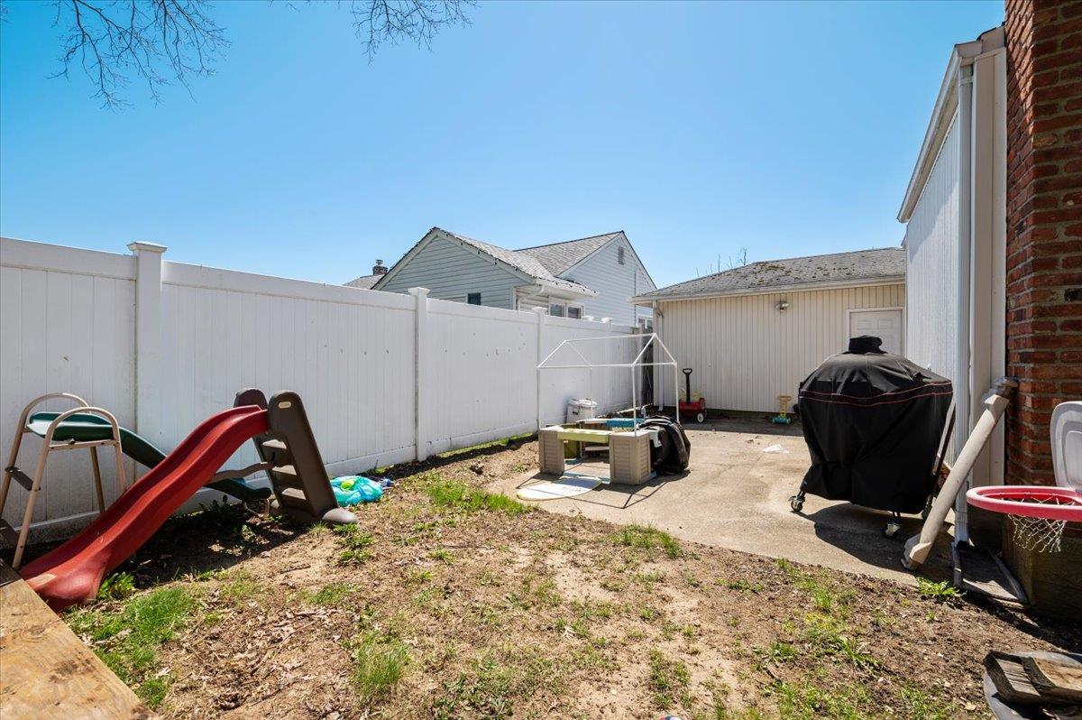 652 Stewart Avenue, Bethpage, New York image 24