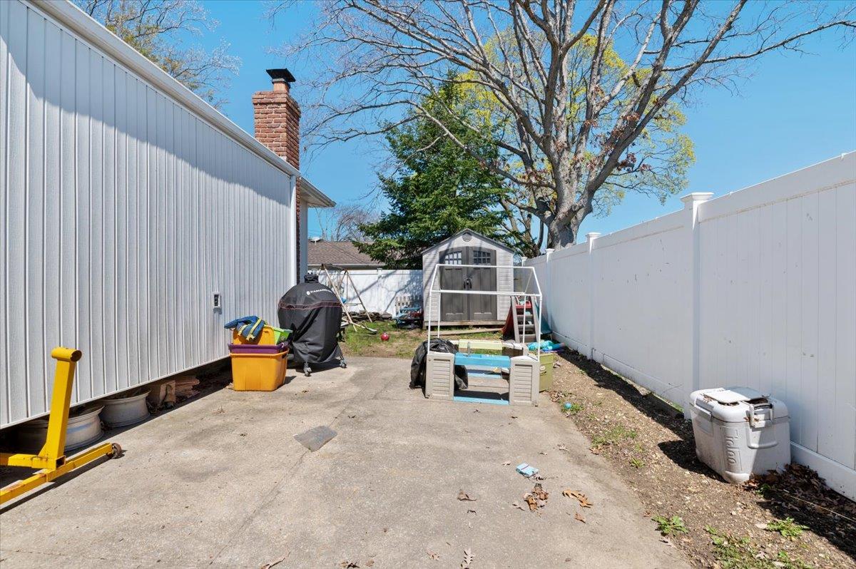 652 Stewart Avenue, Bethpage, New York image 22