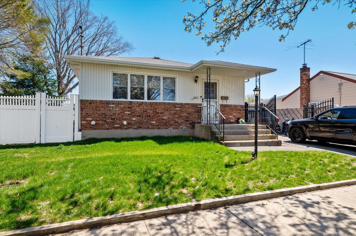 652 Stewart Avenue, Bethpage, New York image 2