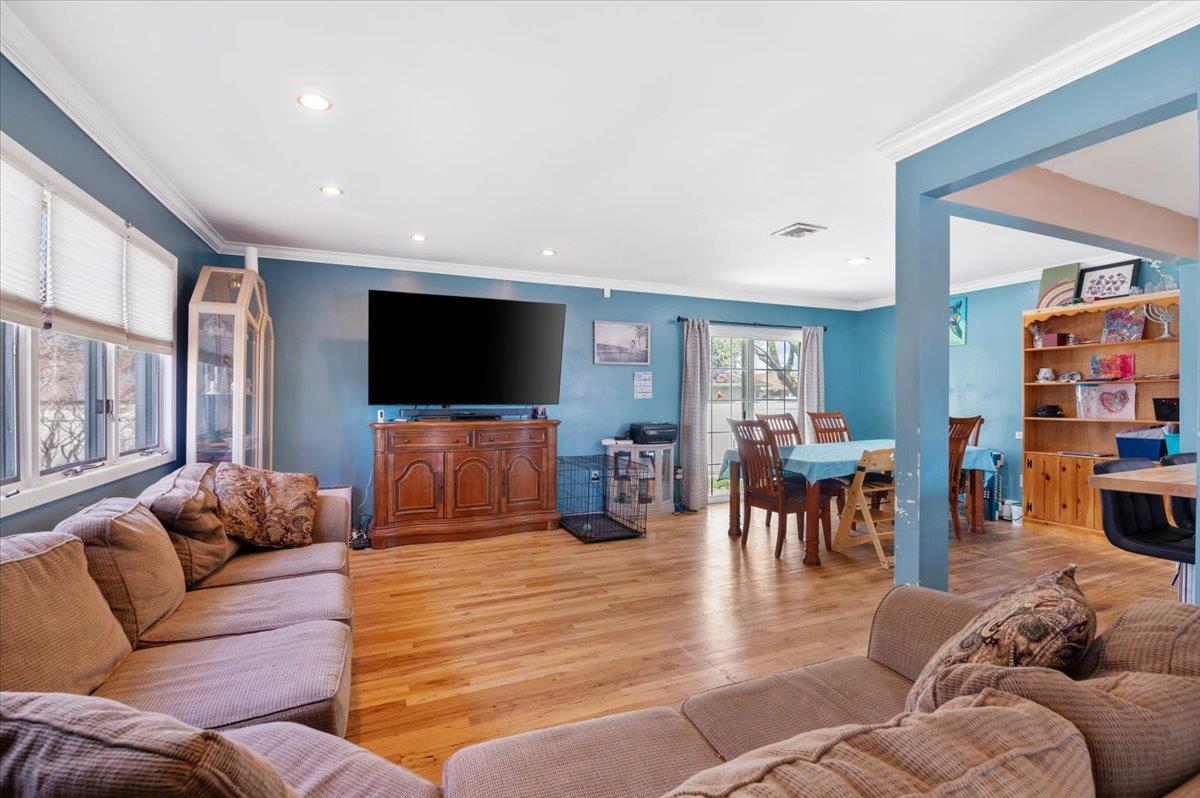 652 Stewart Avenue, Bethpage, New York image 17