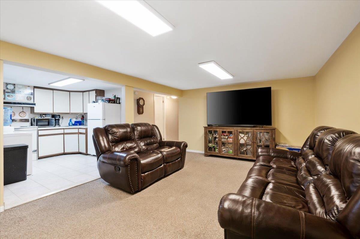 652 Stewart Avenue, Bethpage, New York image 21